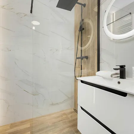 Lux Traugutta With Air Conditioning And Parking By Renters